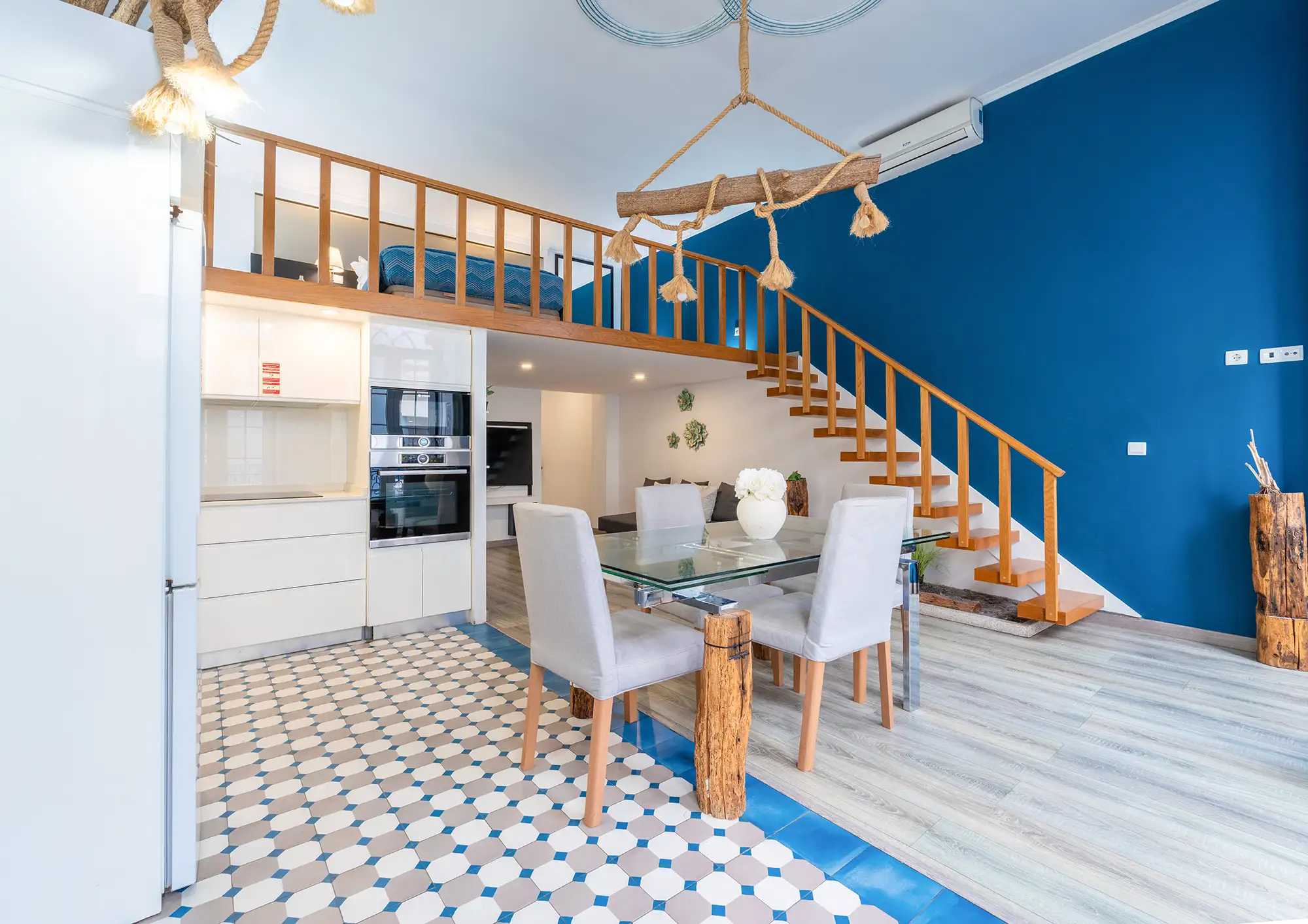 Apartment living room in Porto managed by Host Wise